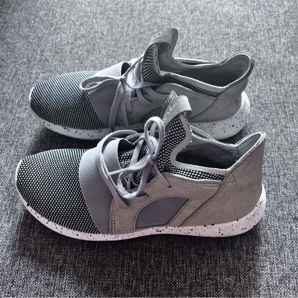 Adidas Women’s Tubular Defiant Athletic Shoe Size 6.5 - Picture 3 of 7